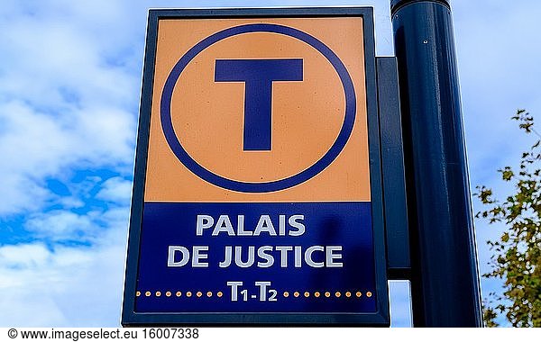 Schild an der Straßenbahnhaltestelle am Palais de Justice  Toulouse  Frankreich.