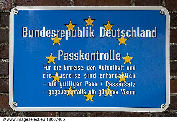Schild Bundesrepublik Deutschland Passkontrolle  Harlesiel  Carolinensiel  Ostfriesland  Niedersachsen  Deutschland  Europa