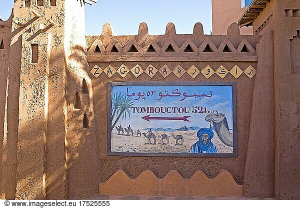 Schild Kamelkarawanen nach Timbuktu  Zagora  Marokko  Afrika