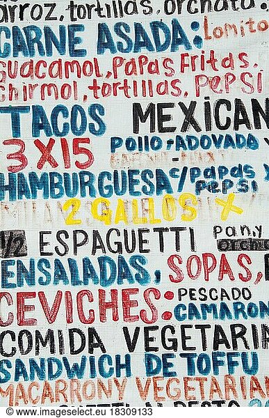 Schild mit Speisekarte  Panajachel  Guatemala  Mittelamerika