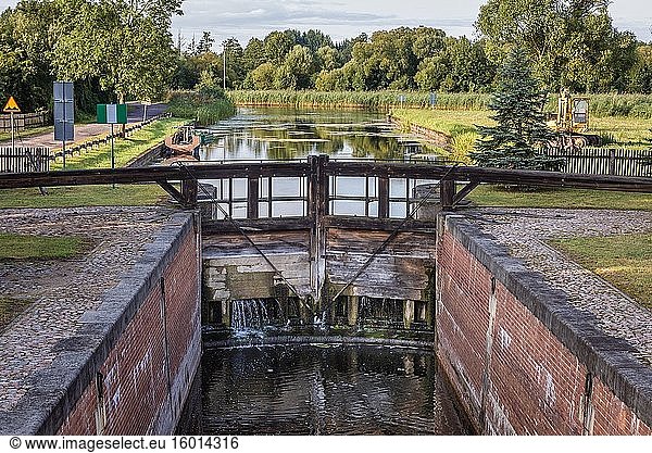 Schleuse Debowo - erste Schleuse des Augustow-Kanals von der Biebrza aus  in der Nähe des Dorfes Debowo  Woiwodschaft Podlachien in Polen.
