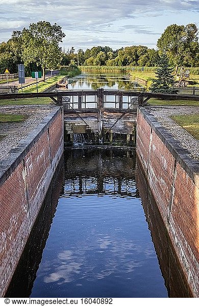 Schleuse Debowo - erste Schleuse des Augustow-Kanals von der Biebrza aus  in der Nähe des Dorfes Debowo  Woiwodschaft Podlachien in Polen.