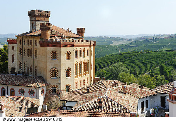 Schloss  Castello di Barolo  Provinz Cuneo  Piemont  Italien  Europa