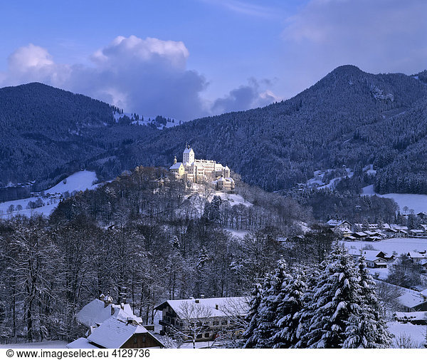 Schloss Hohenaschau  Winter  Aschau  Chiemgau  Oberbayern  Deutschland