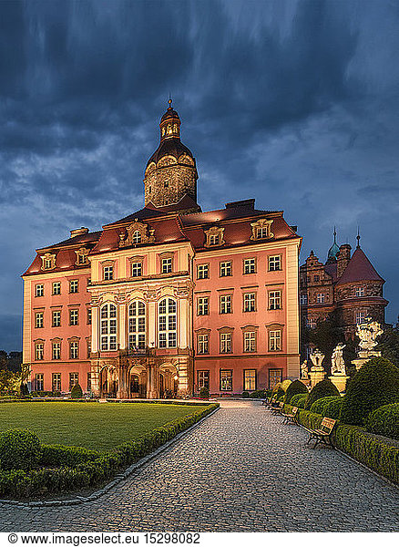 Schloss Ksiaz zur blauen Stunde  Walbrzych  Schlesien  Polen
