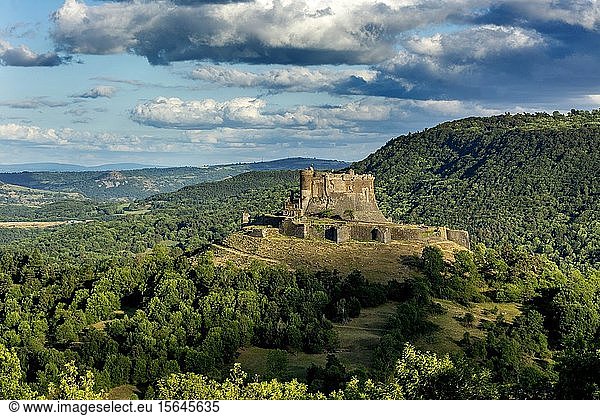Schloss Murol  Naturpark der Vulkane der Auvergne  Departement Puy de Dome  Auvergne Rhône-Alpes  Frankreich  Europa