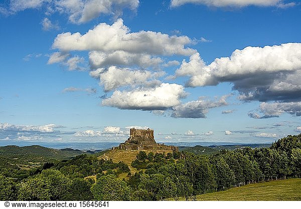 Schloss Murol  Regionaler Naturpark Vulkane der Auvergne  Departement Puy de Dome  Auvergne Rhône-Alpes  Frankreich  Europa