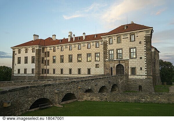 Schloss Nelahozeves  Nelahozeves  Tschechien  Balkan  Nalezoves  Europa
