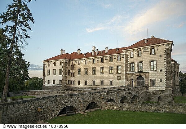 Schloss Nelahozeves  Nelahozeves  Tschechien  Balkan  Nalezoves  Europa