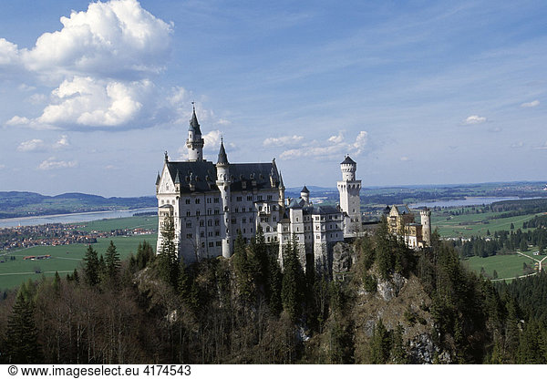 Schloss Neuschwanstein  König Ludwig-Tour  Allgäu  Bayern  Deutschland