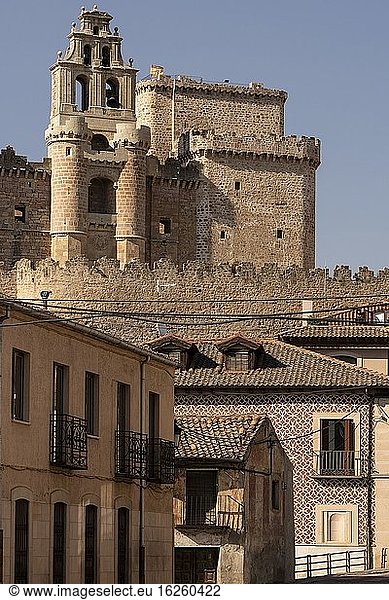 Schloss von Tur?gano und traditionelle Architektur  TUR?GANO  Provinz SEGOVIA  CASTILLA-LEON  SPANIEN  EUROPA.