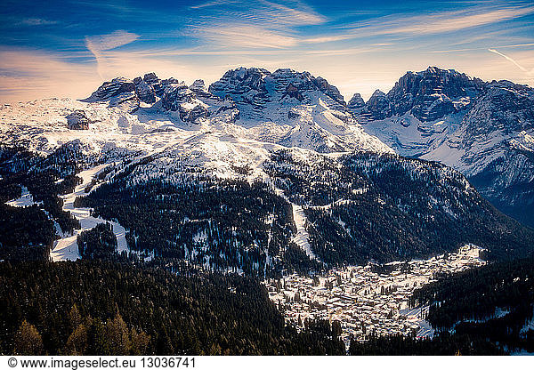 Schneebedecktes Naturschutzgebiet  Madonna di Campiglio  Trentino-Südtirol  Italien