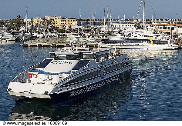 Schnellboot  Schiffe  Hafen  La Savina  Formentera  Pityusen  Balearische Inseln  Spanien  Europa. Express-Schnelldienst zwischen Ibiza und Formentera Inseln.