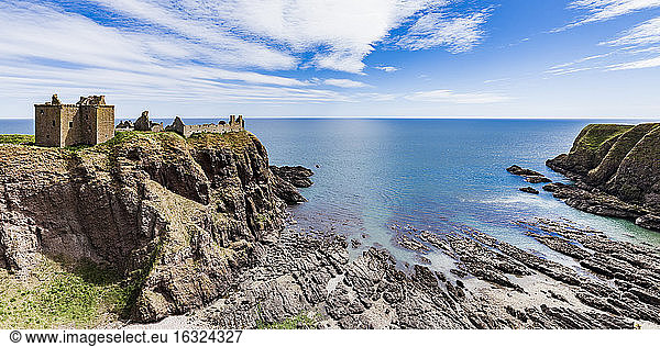 Schottland  Aberdeenshire  Ruinen von Dunnotar Castle am Meer