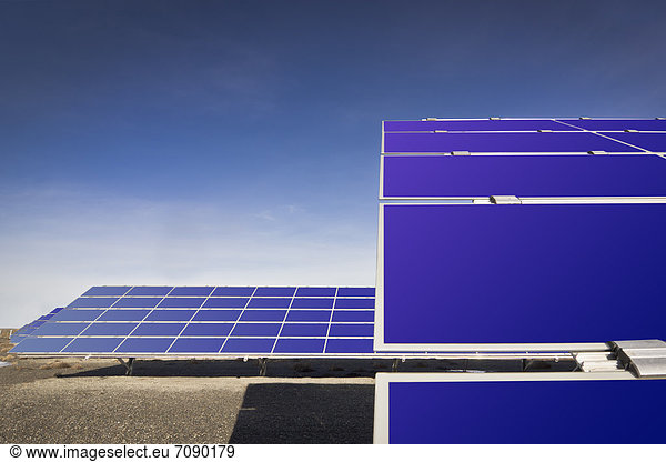 Schrägansicht  schräg  benutzen  Energie  energiegeladen  fangen  Laden  bringen  Sonnenenergie