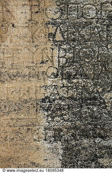Schrift auf einem Grabmal in der nördlichen Nekropole von Hierapolis  Denizli  Türkei  Asien