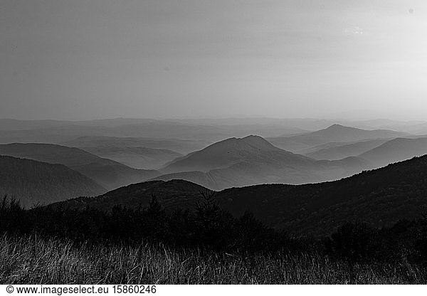 Schwarz-Weiß-Landschaft der Karpaten
