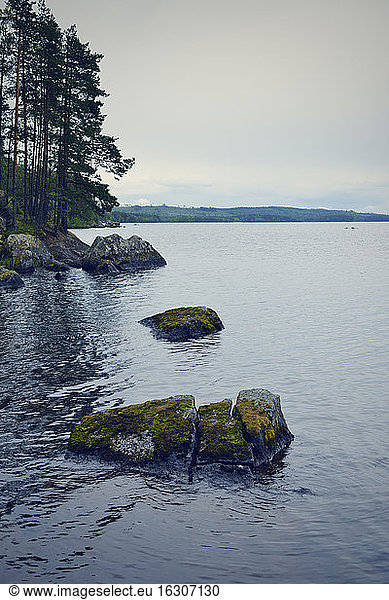 Schweden  Stroemsund  Ufer des Fangsjoen-Sees