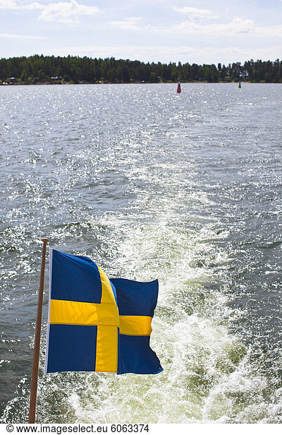 Schwedische Flagge am Boot