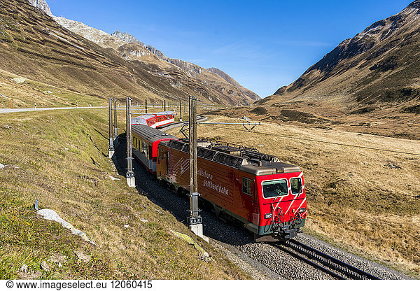 Schweiz  Kanton Uri  Oberalppass und Matterhorn Gotthard Bahn  Glacier Express