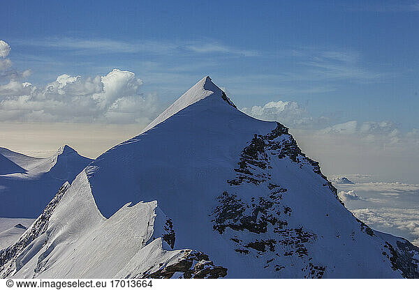 Schweiz  Monte Rosa  Majestätischer Gipfel im Monte-Rosa-Massiv