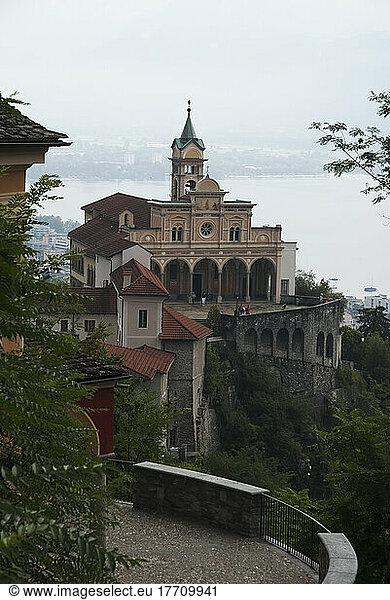 Schweiz  Tessin  Franziskaner Heiligtum Della Madonna Del Sasso; Orselina  Kirche Madonna Del Sasso