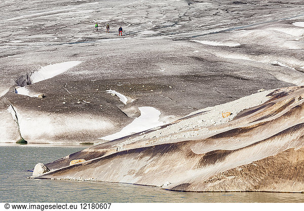 Schweiz  Wallis  Rhonegletscher  Gletscherzunge  Wanderer