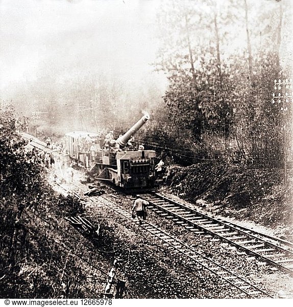 Schwere Artillerie auf Bahngleisen  ca. 1914-c1918. Künstler: Unbekannt.