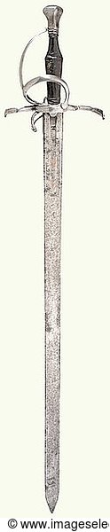 SCHWERTER  DEGEN UND RAPIERE  Schwert zu Anderthalb-Hand  SÃ¼ddeutschland oder Schweiz um 1540/50. KrÃ¤ftige  zweischneidige Klinge. Im oberen FÃ¼nftel beidseitig flache Kehlung mit geschlagener Bienenmarke. Einseitig kupfertauschierter Reichsapfel und stehender LÃ¶we. Eisernes BÃ¼gelgefÃ¤ÃŸ (leicht verbogen) mit S-fÃ¶rmig geschwungener Parierstange. Terzseitig Parierring  quartseitig FingerbÃ¼gel  zwei FaustschutzbÃ¼gel. Lederbezogene Hilze  pilzfÃ¶rmiger  kantiger Knauf. LÃ¤nge 118 cm.
