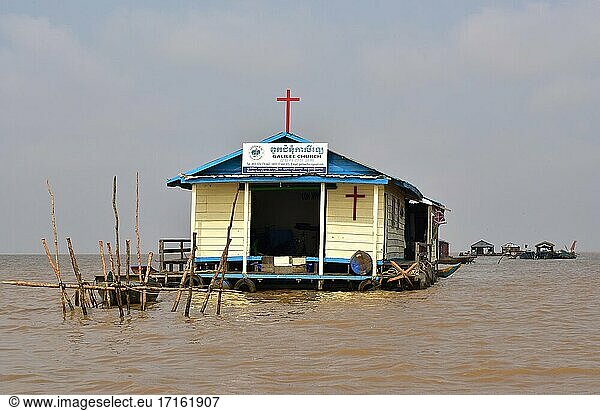 Schwimmende Kirche auf einem Tonle Sap. Unteres Mekong-Becken  Siem Reap  Kambodscha.
