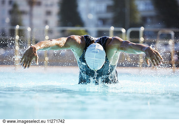 Schwimmer Sportler Schmetterlingsschwimmen Schwimmbad