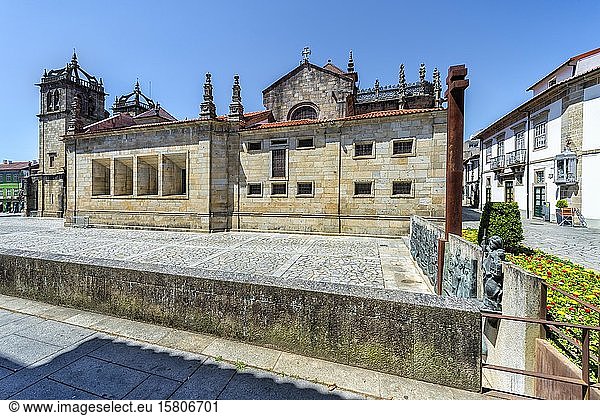 Seitenansicht der Kathedrale Da Sé  Braga  Minho  Portugal  Europa