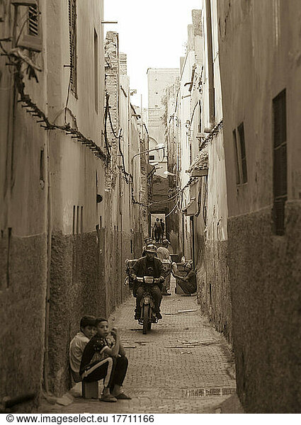 Seitenstraße nahe der Synagoge im historischen jüdischen Viertel Mellah in Marrakesch  Marokko; Marrakesch  Marrakesch  Marokko