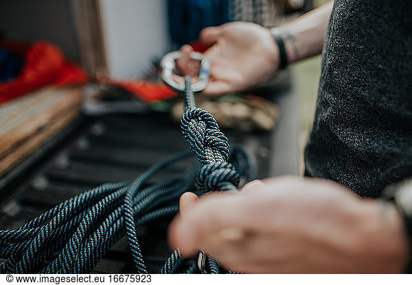 selective focus of knots in climbing rope