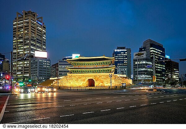 Seoul Seoul, South Korea, April 1, 2016 : Namdaemun Gate Sungnyemun at ...