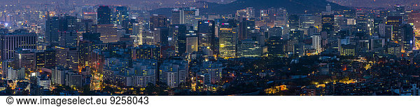 Seoul Hauptstadt Stadtansicht Stadtansichten beleuchtet Nacht Ansicht Luftbild Fernsehantenne Südkorea