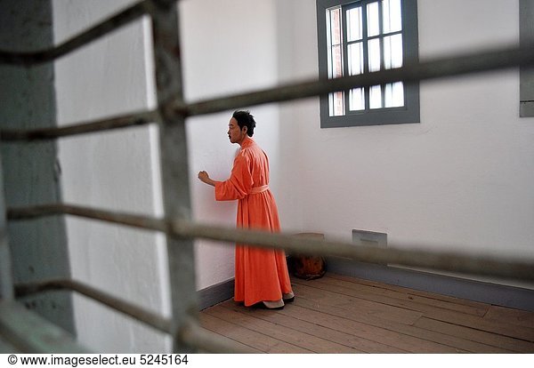 Seoul (South Korea): prisoner-mannequin in a cell at the Seodaemun Prison History Hall