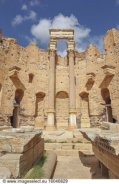 Severische Basilika mit Säulen aus ägyptischem Granit  Ruinenstadt Leptis Magna  Libyen  Afrika