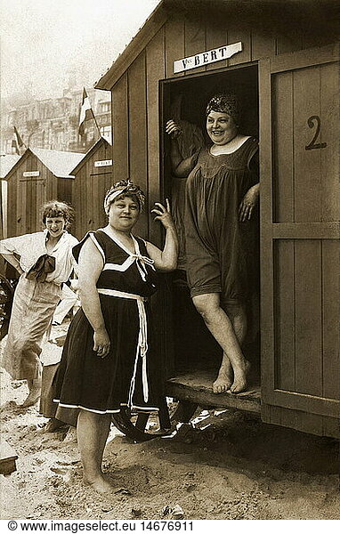 SG hist.  Badewesen  Frauen vor Umkleidekabine  Frankreich  Ende Juli 1914