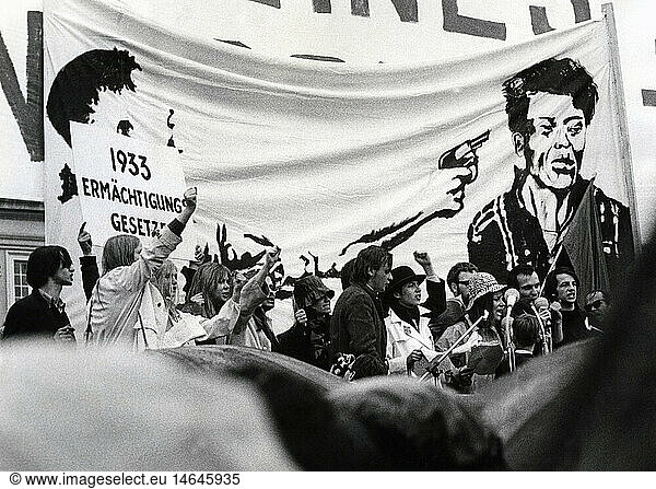 SG hist.  Demonstrationen  Deutschland  StraÃŸentheater bei Protest gegen die Notstandsgesetze  Bonn  11.5.1968