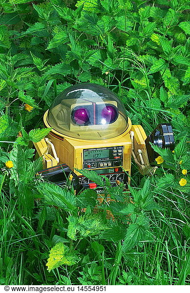 SG hist.  EDV / Elektronik  Roboter  Symbol  Natur und Technik  japanisches Elektronikspielzeug mit eingebauter Musikanlage  Hersteller Tomy  Modell Omnibot  Japan  1979