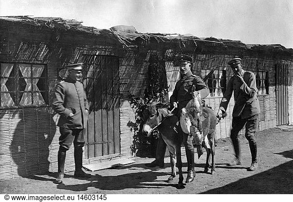 SG hist.  Ereignisse  1. Weltkrieg / WKI  Balkan  Mazedonien  deut. Soldat mit GeflÃ¼gel auf Esel  um 1916
