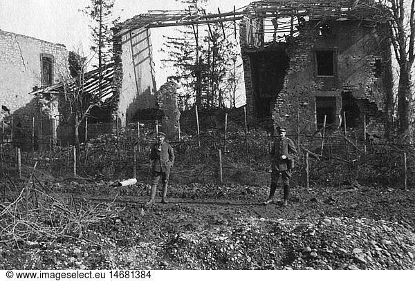 SG hist.  Ereignisse  1. Weltkrieg / WKI  Westfront  Frankreich  deutsche Soldaten vor einem zerstÃ¶rten Haus