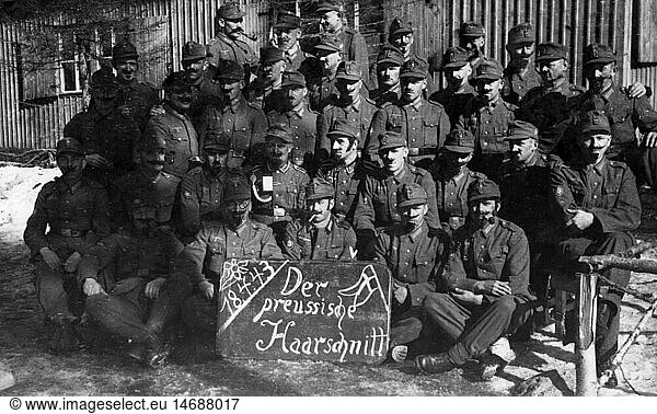 SG hist.  Ereignisse  2. Weltkrieg/WKII  Deutsche Wehrmacht  'Der preuÃŸische Haarschnitt'  humorvolles Gruppenbild einer deutschen GebirgsjÃ¤gereinheit  18.4.1943
