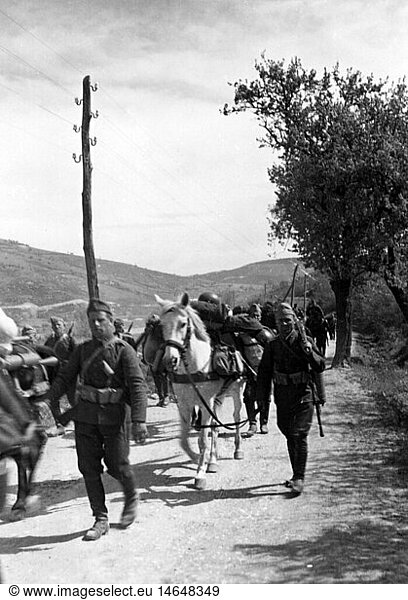 SG hist.  Ereignisse  2. Weltkrieg/WKII  Griechenland  Balkanfeldzug 1941  bulgarische Soldaten auf dem Marsch bei Ajtos  April / Mai 1941