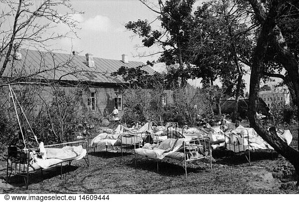 SG hist. Ereignisse 2. Weltkrieg/WKII Russland 1941 deutsches Feldlazarett bei Smolensk 19.8.1941 Betten im Freien