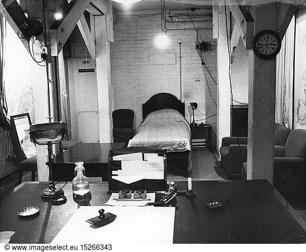 SG hist.  Ereignisse  Zweiter Weltkrieg / WKII  GroÃŸbritannien  Hauptquartier der Regierung  Schlafzimmer von Premierminister Winston Churchill  1940 - 1945  Cabinet War Rooms  London  Innenansicht  1960er Jahre