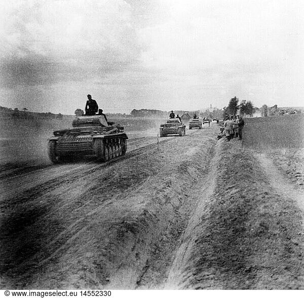 SG hist.  Ereignisse  Zweiter Weltkrieg / WKII  Sowjetunion  Sommer 1941  deutsche Panzerkampfwagen II auf dem Vormarsch  Ukraine  Panzergruppe Kleist  Heeresgruppe SÃ¼d