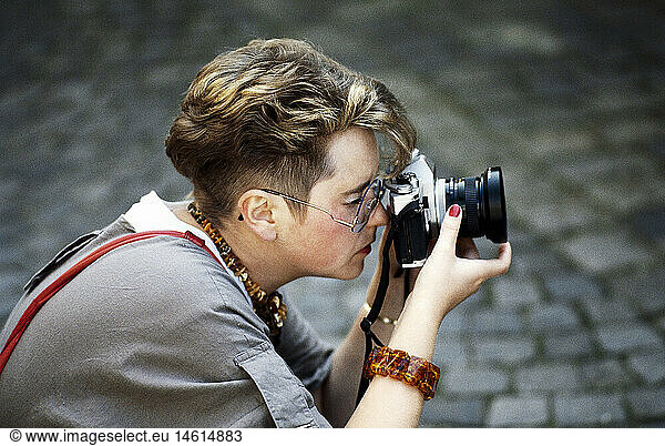 SG hist.  Fotografie  Fotografieren  Frau fotografiert  1980er Jahre SG hist., Fotografie, Fotografieren, Frau fotografiert, 1980er Jahre