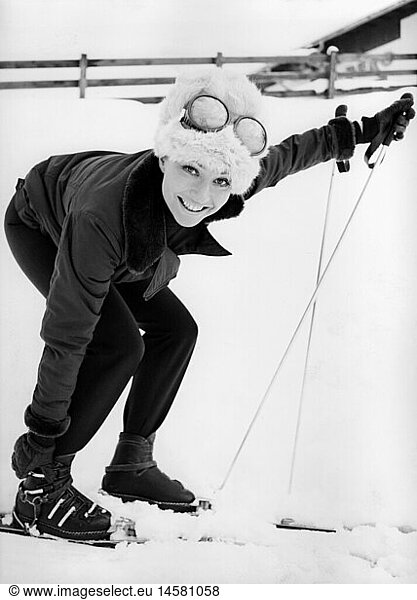 SG hist.  Freizeit / Hobby / Sport  Wintersport  Ski  Frau auf Skier  1969